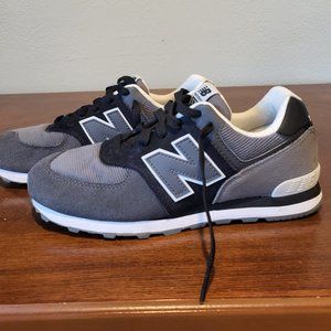 New Balance 574 Boy's Size 5.5 Black and Gray